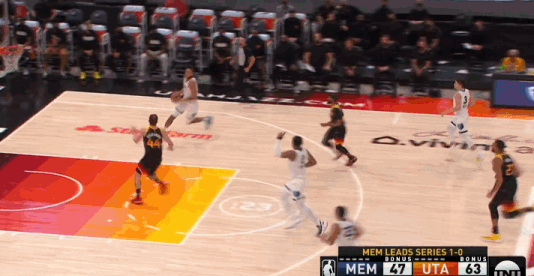  灰熊交易送走莫兰特，换回首轮签及防守悍将  