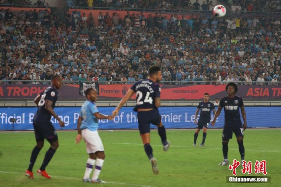  狼队爆冷击败曼城，黄喜灿单骑闯关封神  