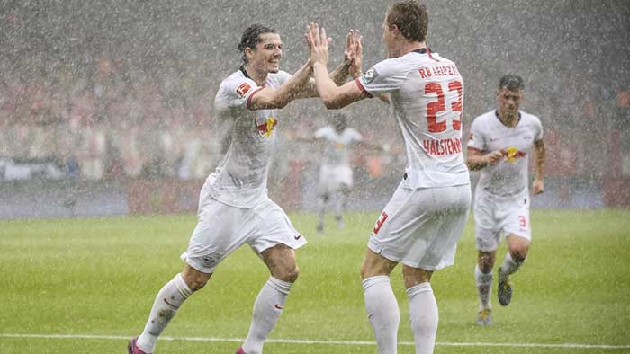  德甲第28轮上演进球大战创纪录  