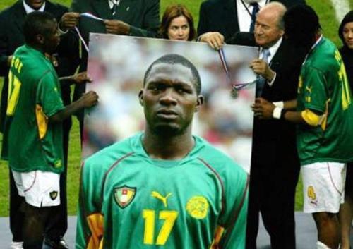 曼城5-1屠戮狼队登顶，福登帽子戏法哈兰德两传  